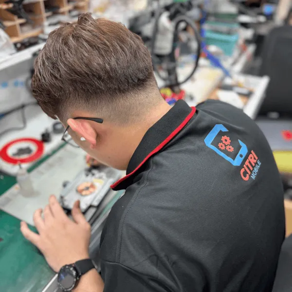 Citri Mobile technician working on a device at the service bench